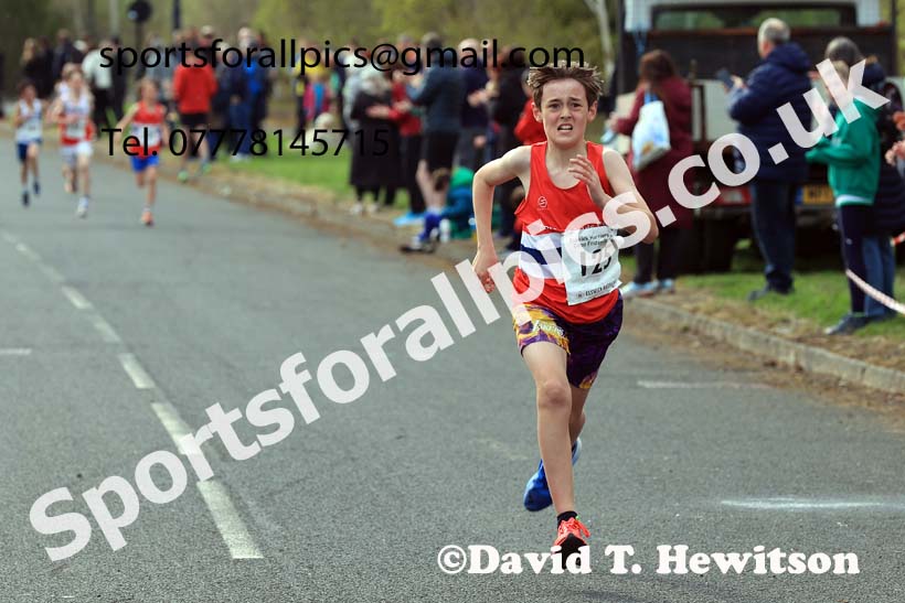 Boys and Girls under-13s, 2025 Elswick Harriers Good Friday Road Relays, Newburn, Newcastle upon Tyne. Photo: David T. Hewitson/Sports for All Pics